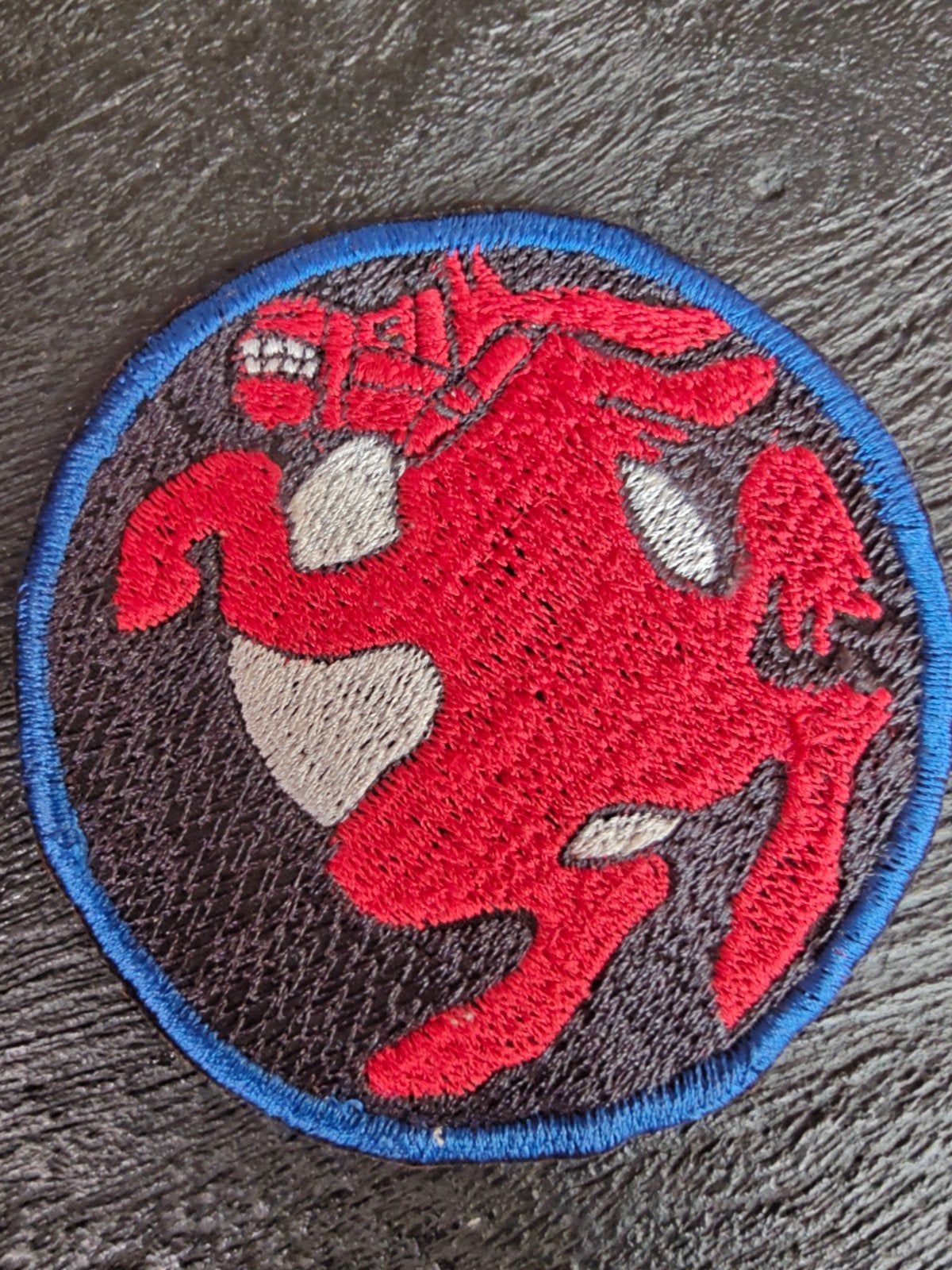 US WWII ARMY AIR FORCE 356TH FIGHTER SQUADRON FTR SQDN 9TH A, Ophalen of Verzenden, Luchtmacht, Amerika, Embleem of Badge