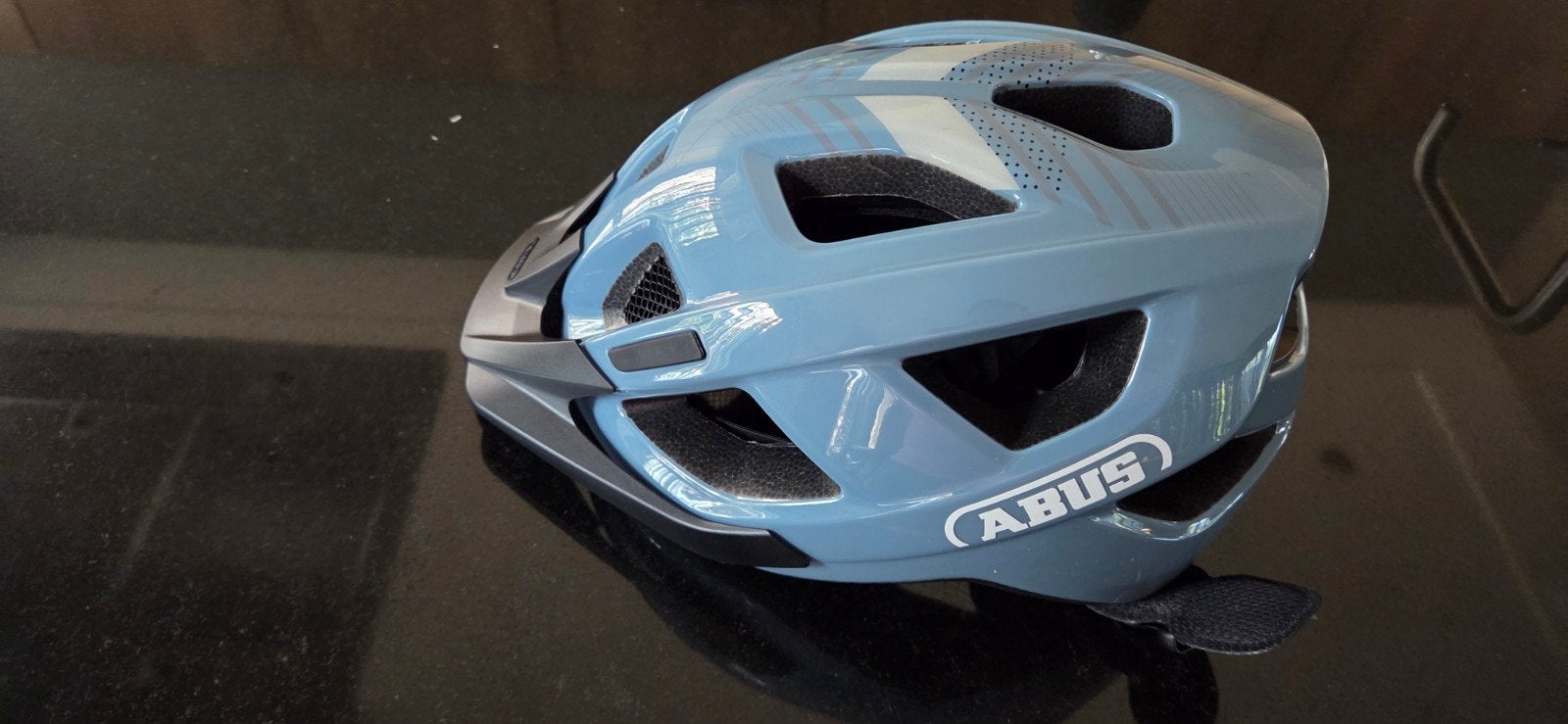 Abus Aduro 3.0 Fietshelm - Lichtblauw maat M, Fietsen en Brommers, Fietsaccessoires | Fietshelmen, Ophalen, Zo goed als nieuw