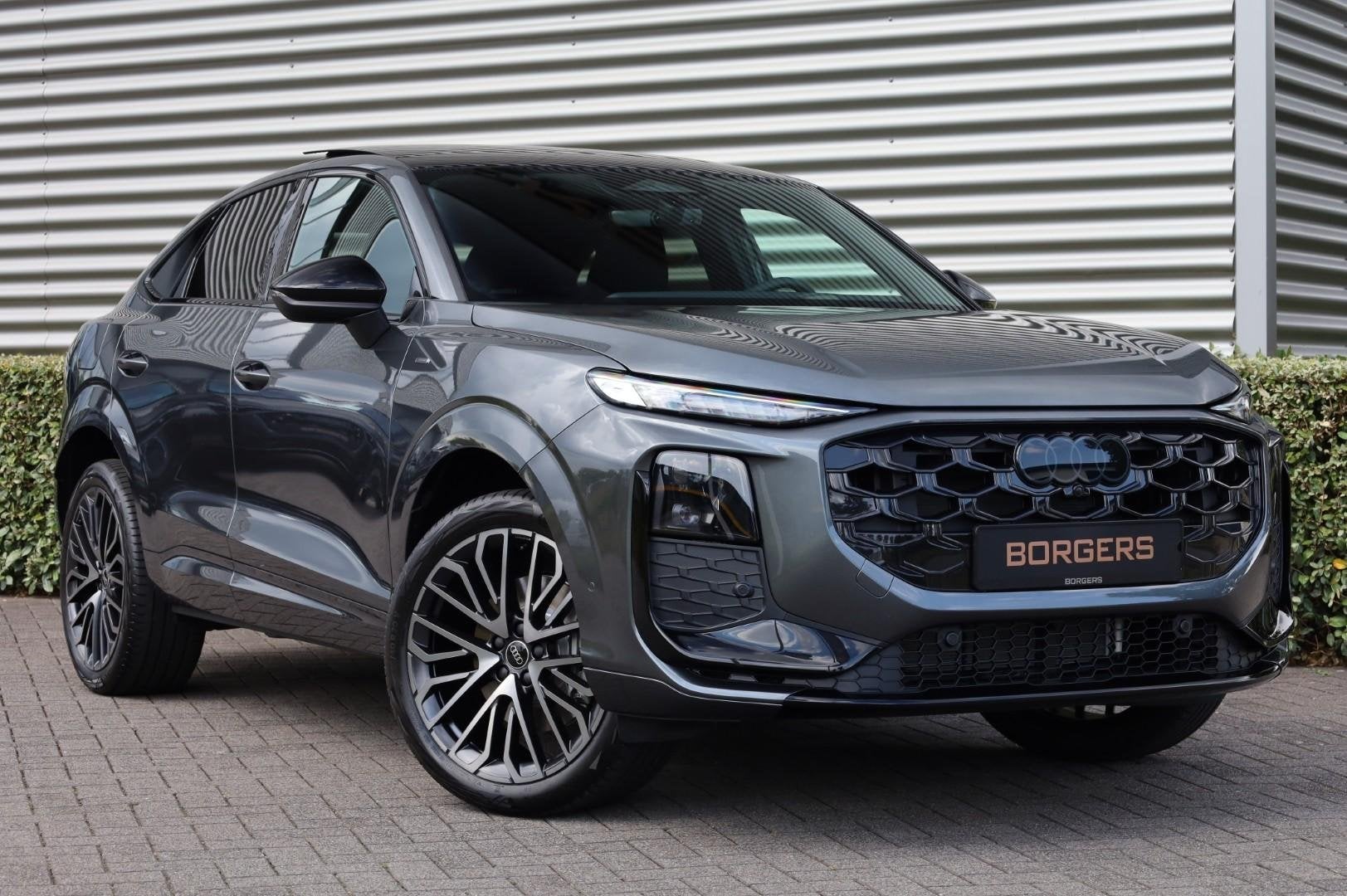 Audi Q3 Sportback e-hybrid SONOS l Rode stiksel l Pano l Mat, Auto's, Dealer onderhouden, 1800 kg, 4 cilinders, 150 min