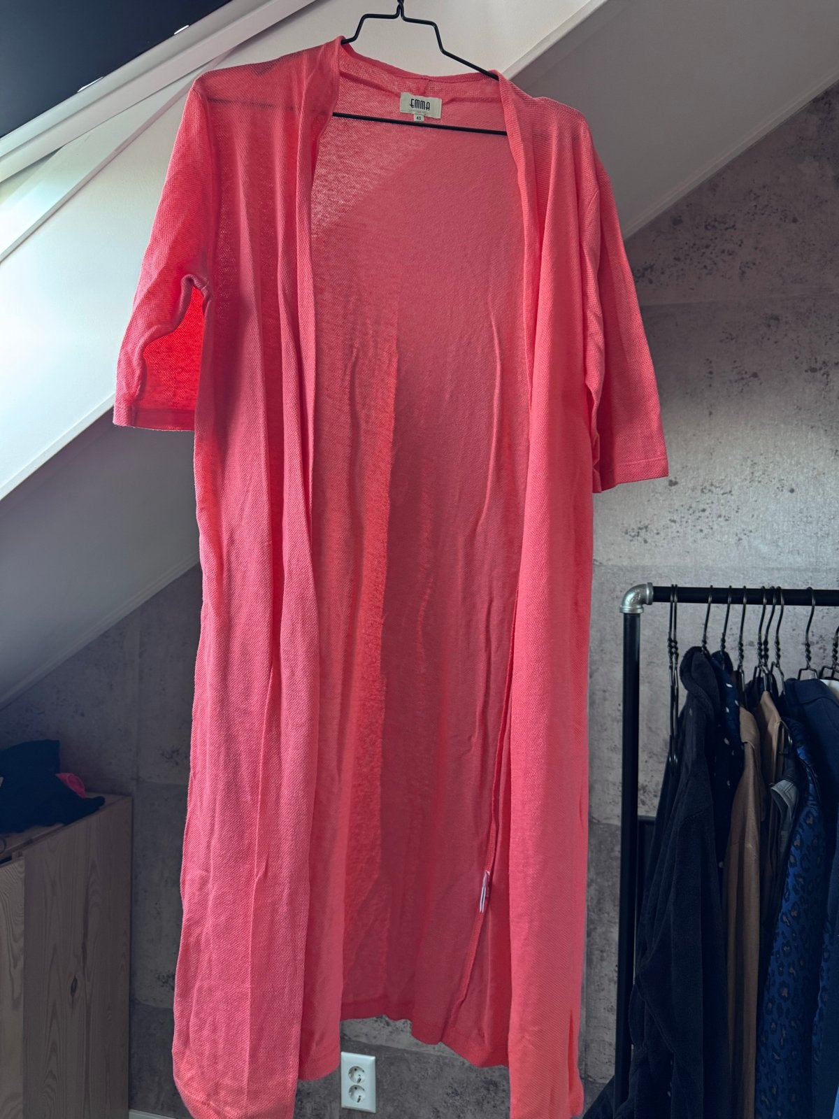 Lange roze cardigan van Emma, maat 40 katoen linnen, Ophalen of Verzenden, Zo goed als nieuw, Maat 38/40 (M), Roze