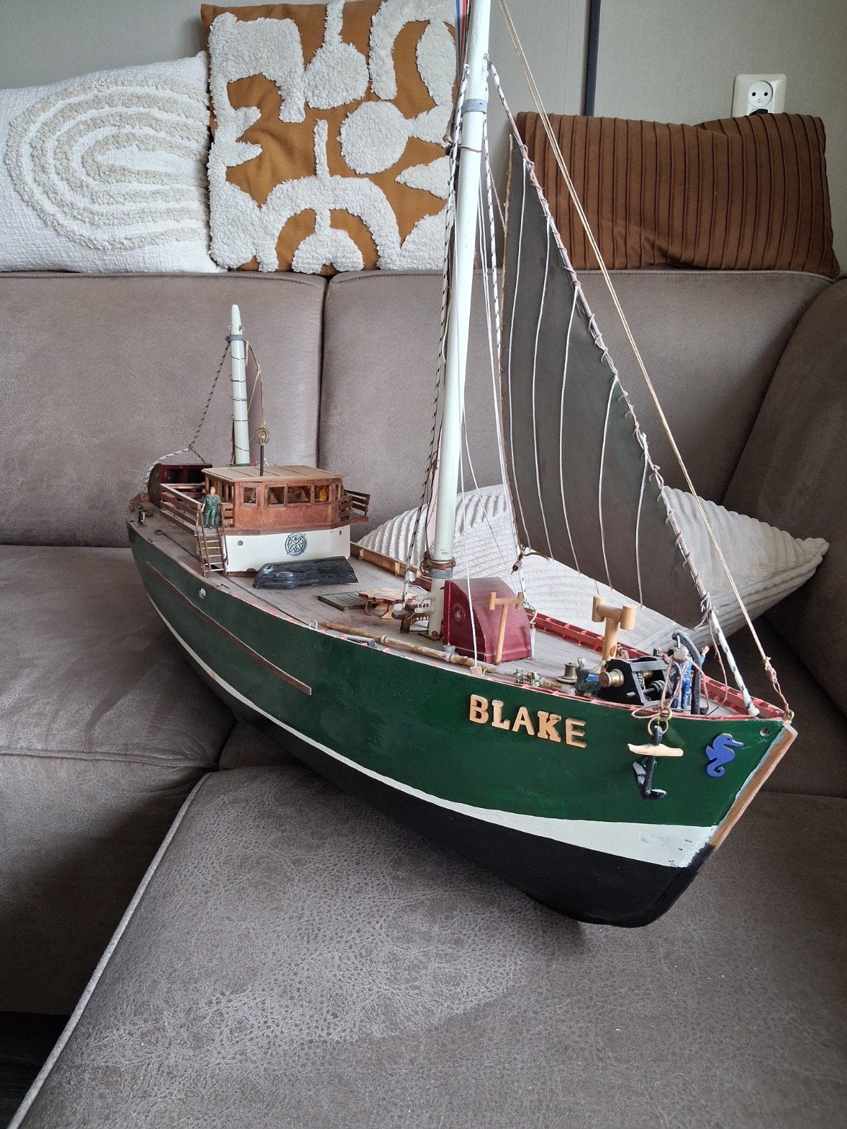 Mooi scheepsmodel 90cm met roer en aandrijfas ingebouwd, Ophalen, Gebruikt, 1:32 tot 1:50, Overige merken
