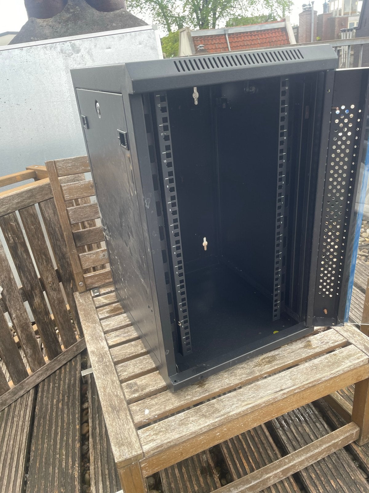19 inch serverkast / patchkast met glazen deur, Computers en Software, Serverkasten, Gebruikt, Glas, Geperforeerd, Ophalen of Verzenden