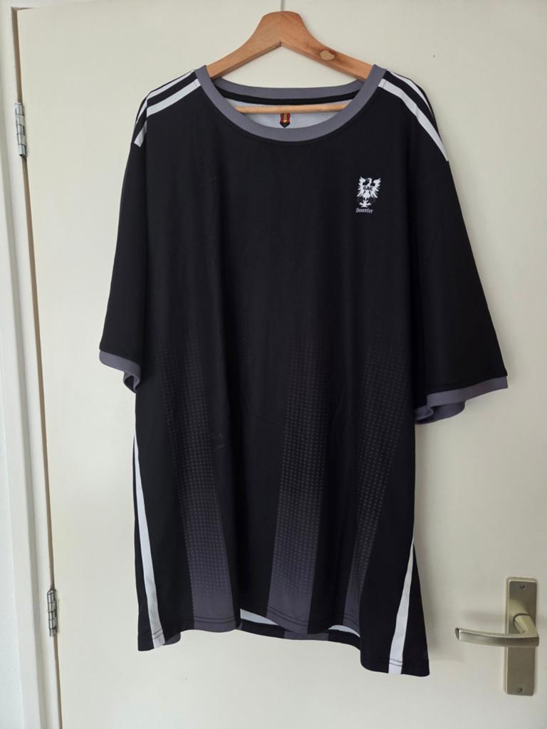 Voetbal  shirt.. 5 xl... gae/  zwart/ grijs, Deventer., Kleding | Heren, Grote Maten, Ophalen of Verzenden, Nieuw, Zwart
