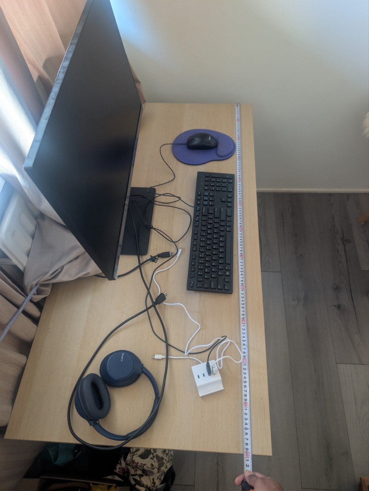 IKEA bureau met kabelgoot en verstelbare poten, Gebruikt, Hout, Ophalen of Verzenden, IKEA