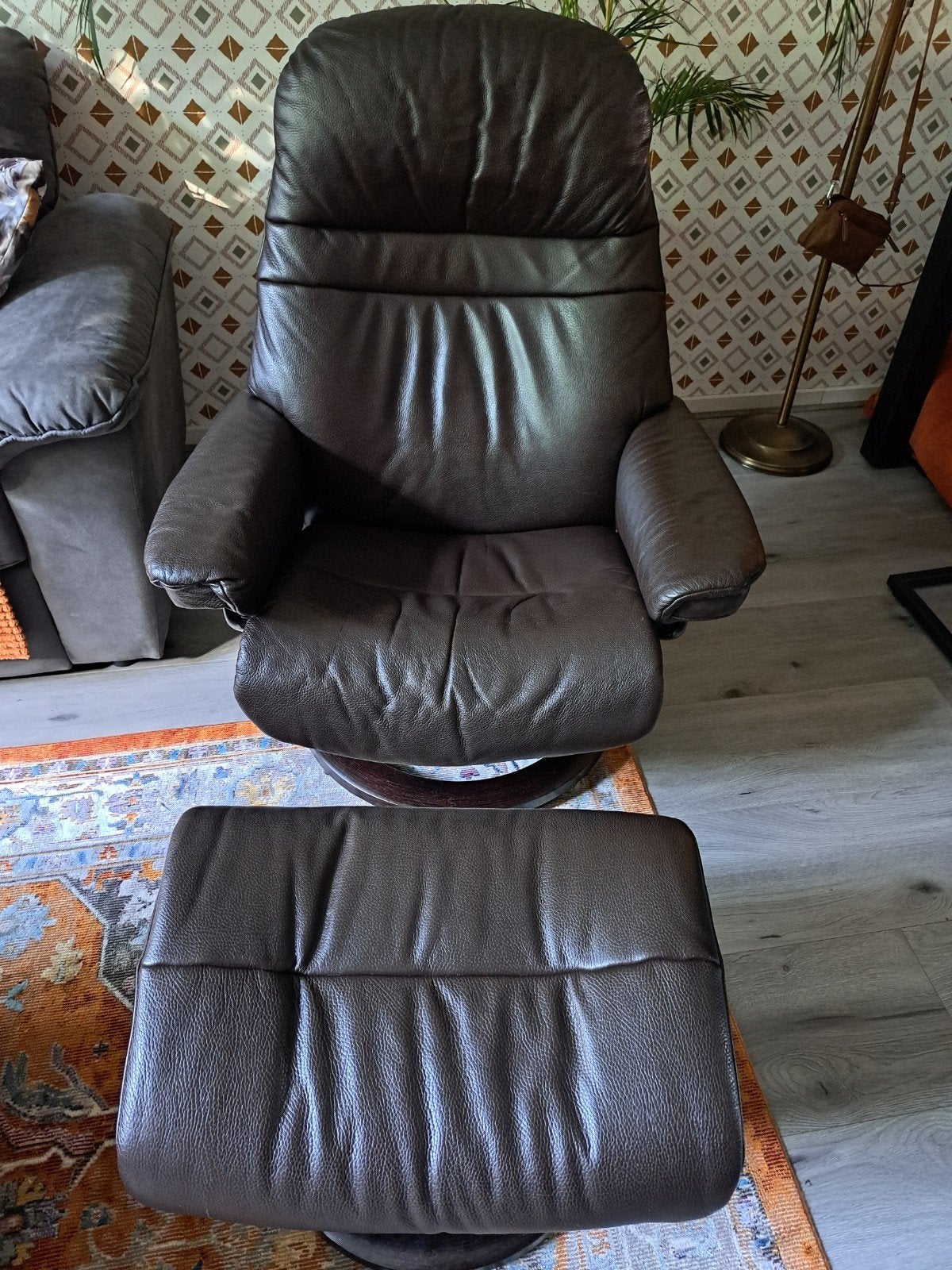 stressless relaxstoel met voetenbankje donkerbruin, Ophalen, Zo goed als nieuw, Minder dan 75 cm, 50 tot 75 cm