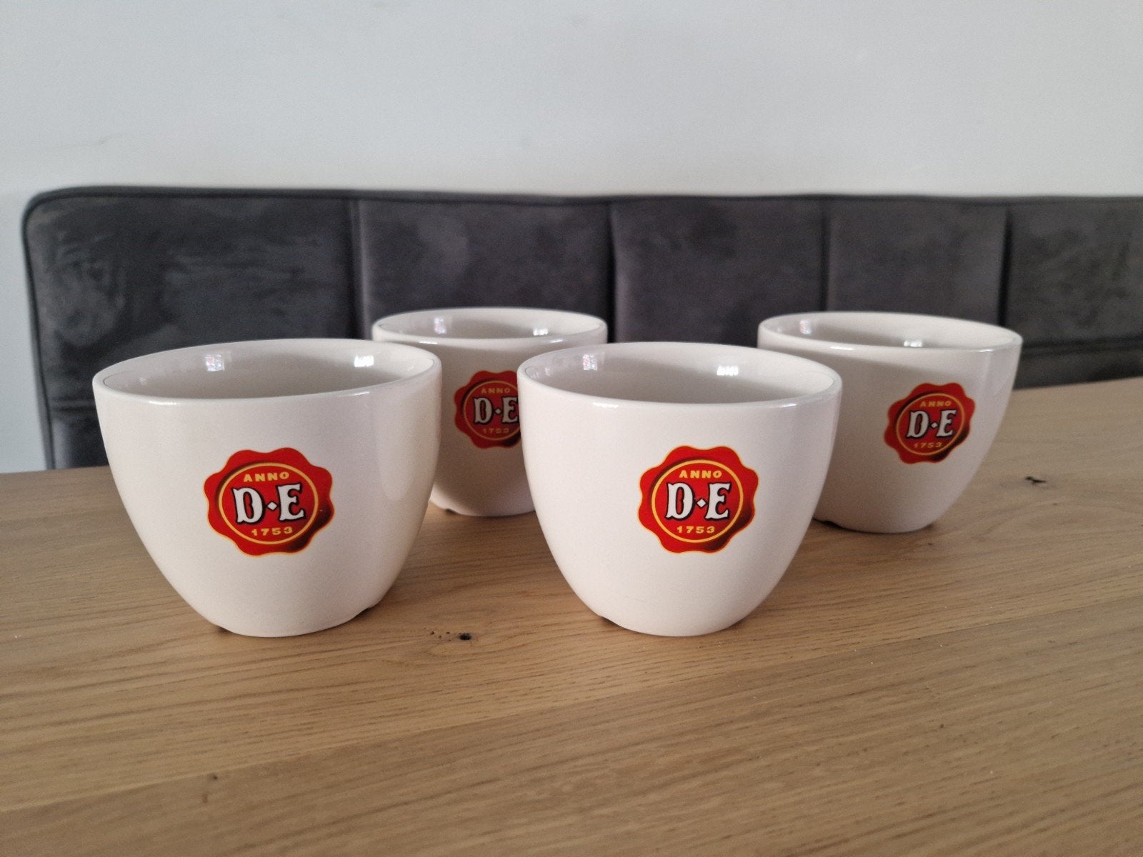 4 douwe egberts cappuccino kopjes, Ophalen, Porselein, Overige stijlen, Kop(pen) en/of Schotel(s)
