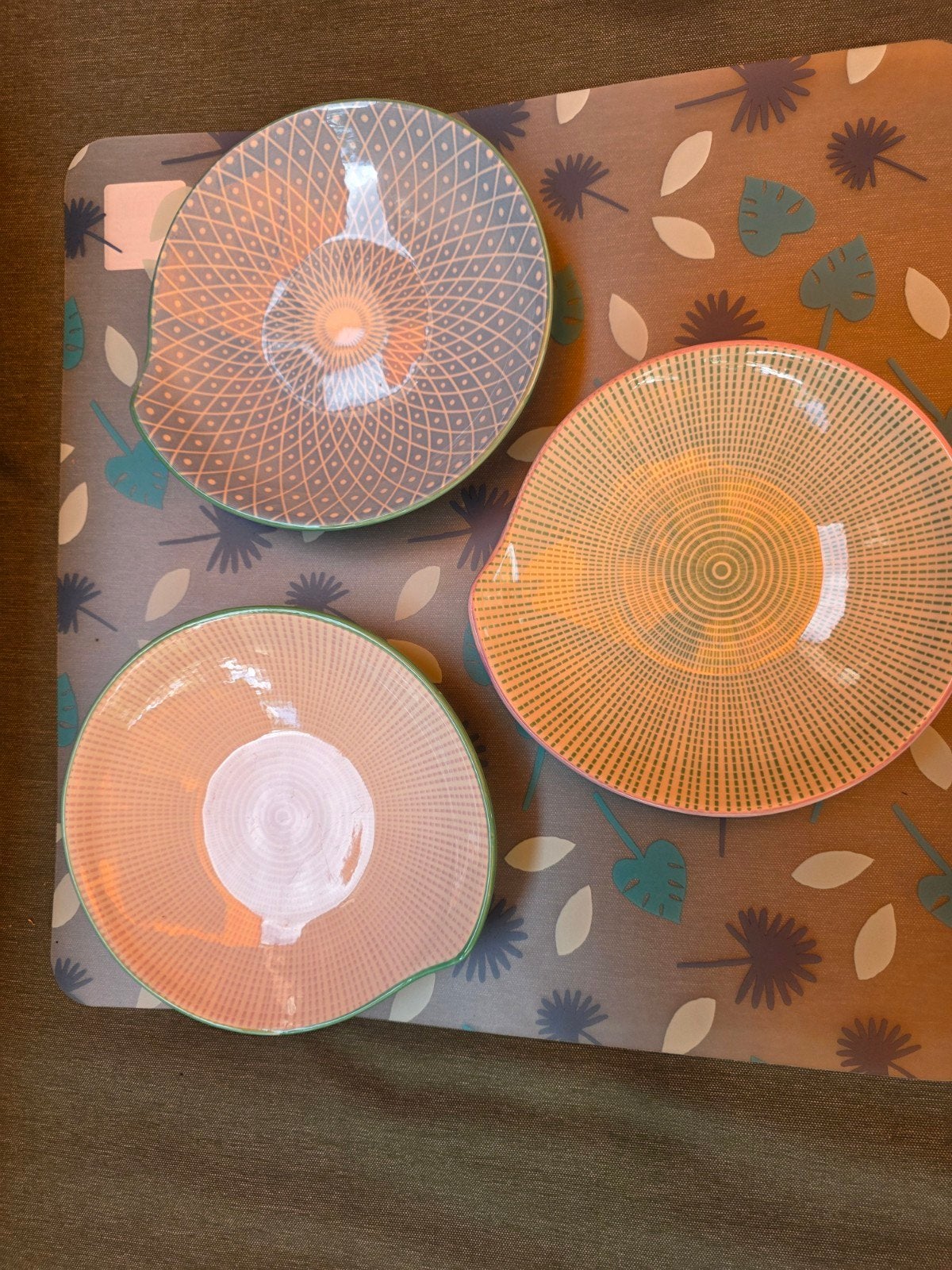 3 bordjes in komma(?) vorm van flying tiger  puntgaaf!, Keramiek, Vintage, Nieuw, Ophalen of Verzenden