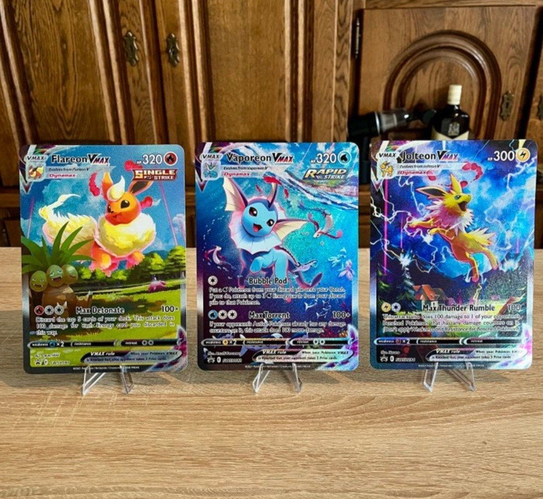 Pokémon Kaarten VMAX: Jolteon, Vaporeon, Flareon, Verzenden, Zo goed als nieuw, Meerdere kaarten, Foil