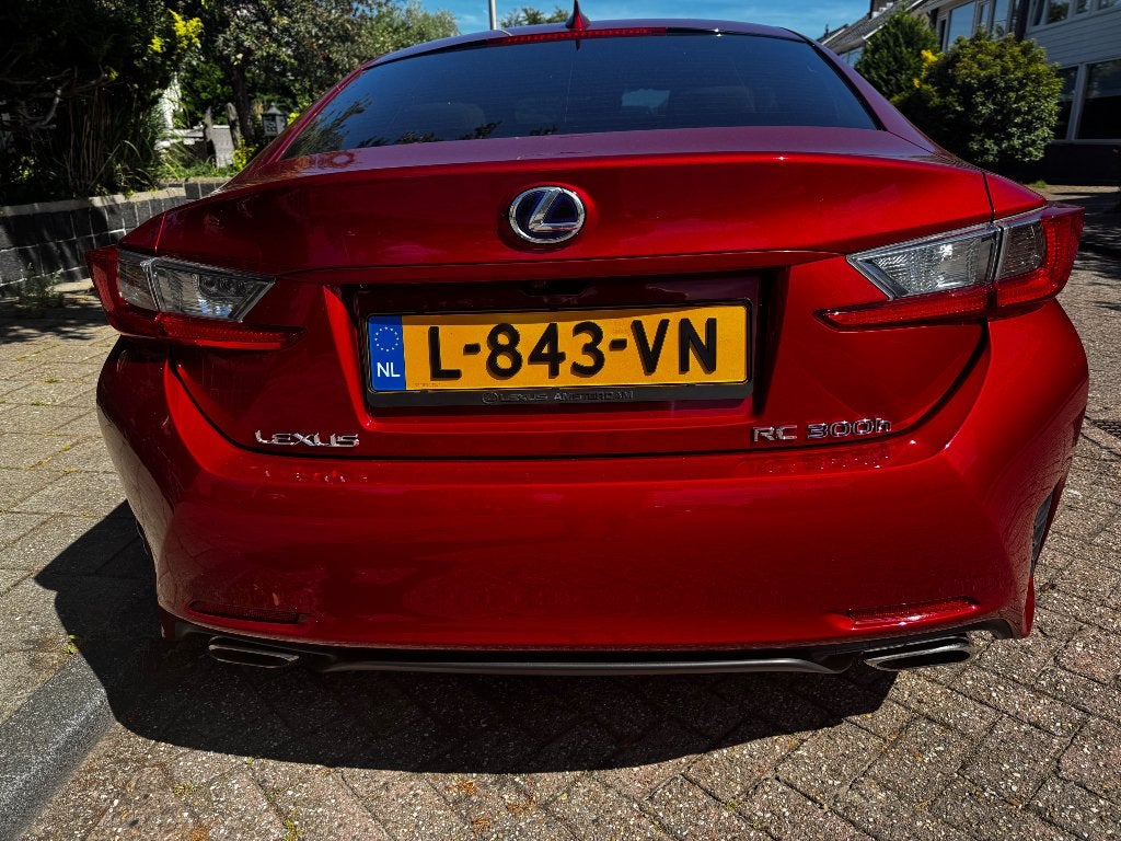 Lexus RC 300H 2.5 Hybrid CVT 2017 Rood, Auto's, Lexus, Particulier, RC, ABS, Achteruitrijcamera, Adaptive Cruise Control, Airbags