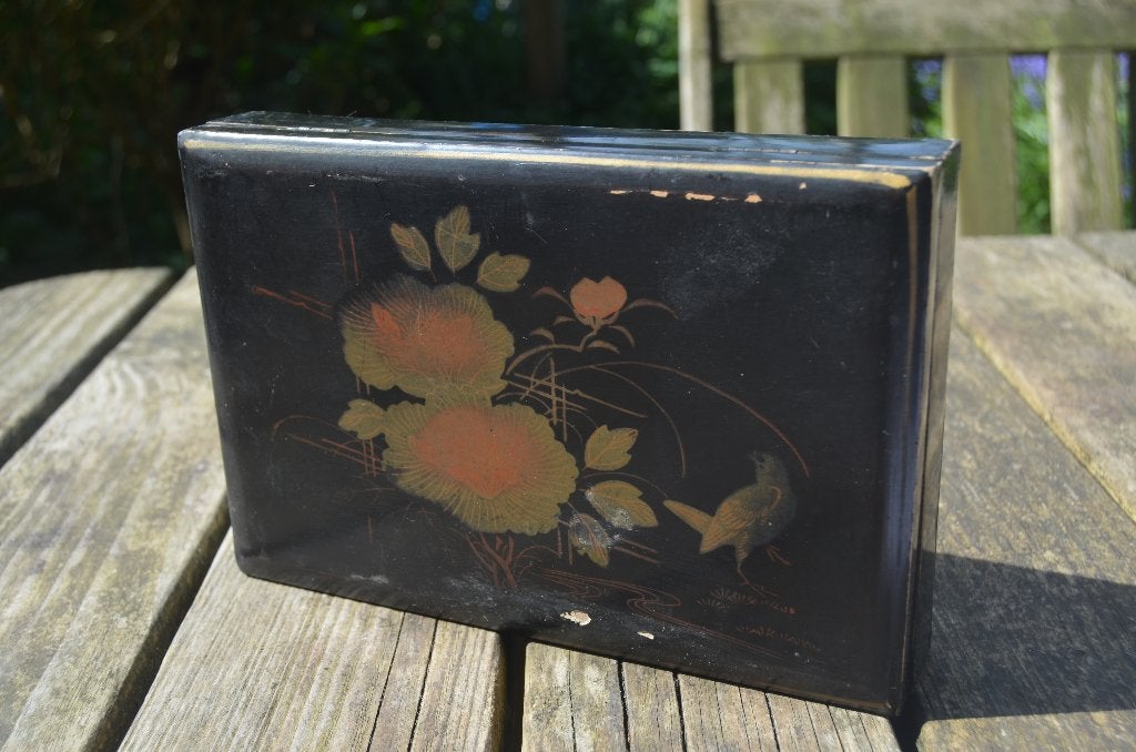Plat laque doosje decor bloemen en vogel mog. Chinees, Hout, 3 cm, Doos, Ingelegd