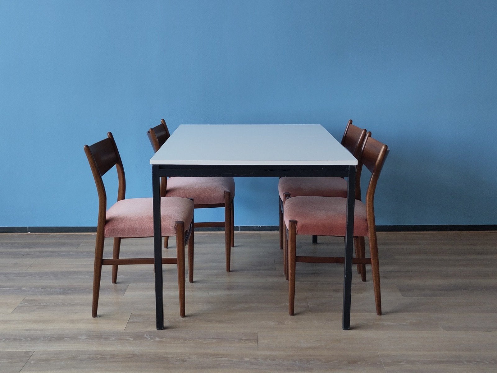 Vintage houten eettafel Pastoe tafel metaal uitschuifbaar, Huis en Inrichting, Tafels | Eettafels, Overige houtsoorten, Mid century modern dutch design modern Industrieel