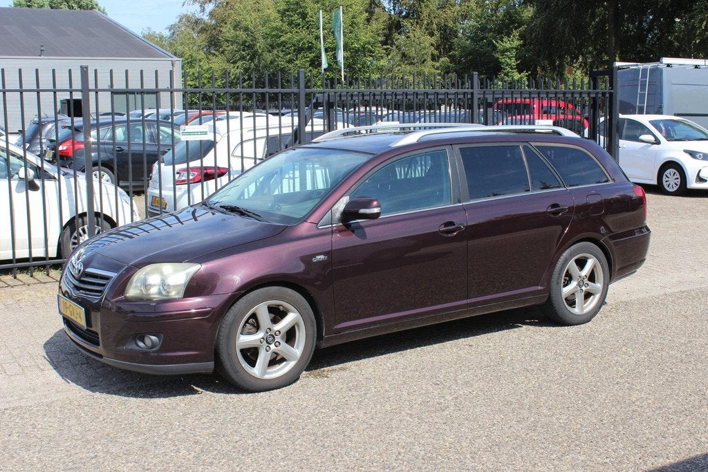 Toyota Avensis Wagon 2.2 D-4D Luna Business, Auto's, Toyota, Voorwielaandrijving, 4 cilinders, 1465 kg, 168 €/maand