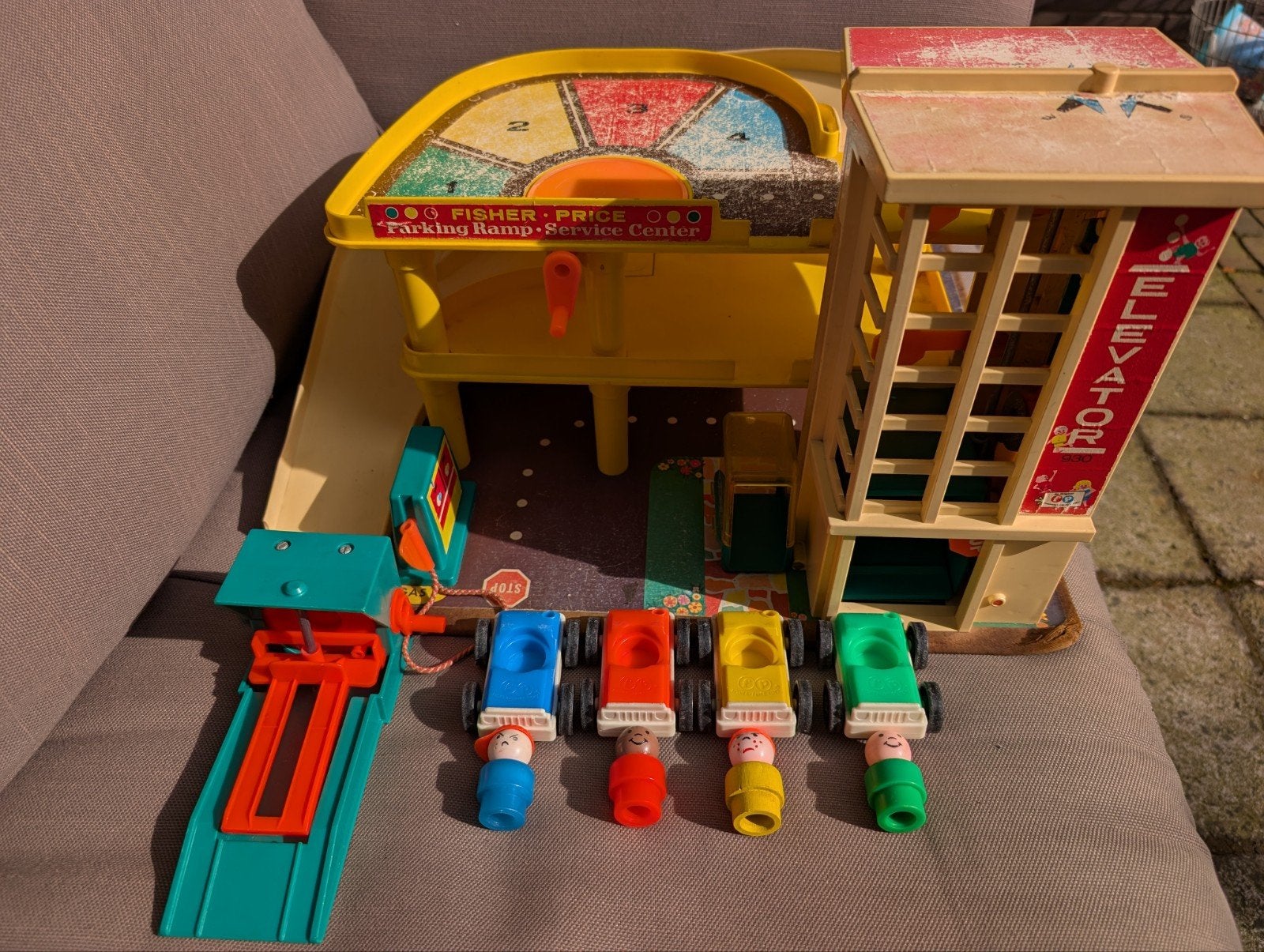 Vintage Fisher Price parkeergarage parking ramp nr 930, Ophalen, Gebruikt, Speelset, Met geluid