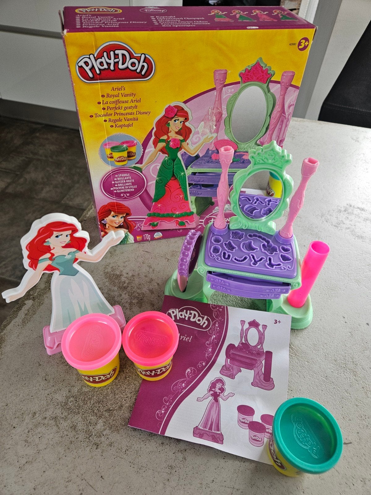 Play-Doh Ariel Kaptafel-Disney kleiset. Zelf jurken maken, Ophalen of Verzenden, Zo goed als nieuw, Meisje