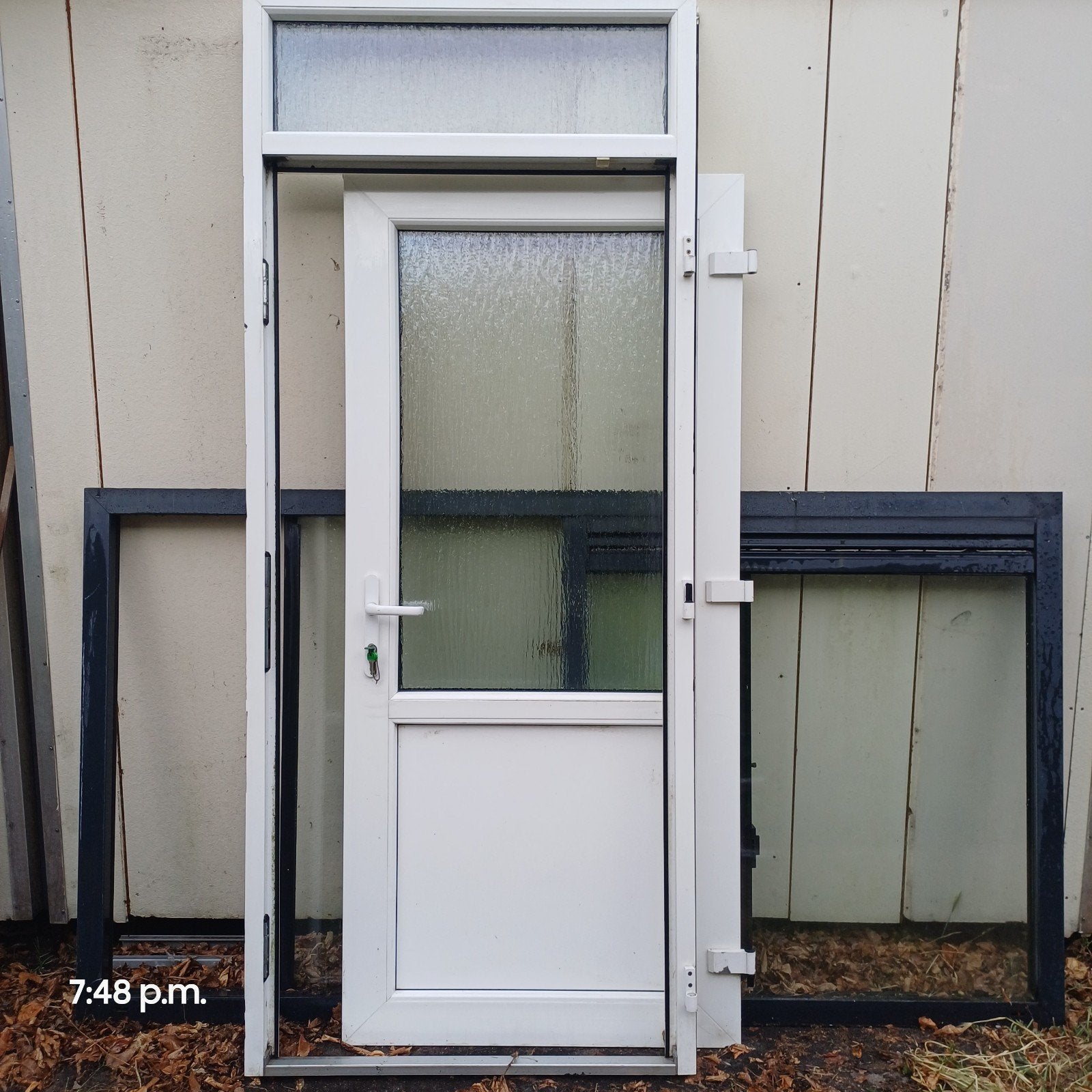 witte kunstof buitendeur met kozijn, Gebruikt, Deurkozijn, Aluminium, Inclusief glas
