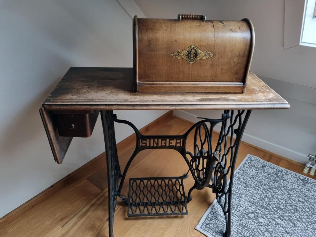 Antieke naaimachine, Antiek en Kunst, Ophalen