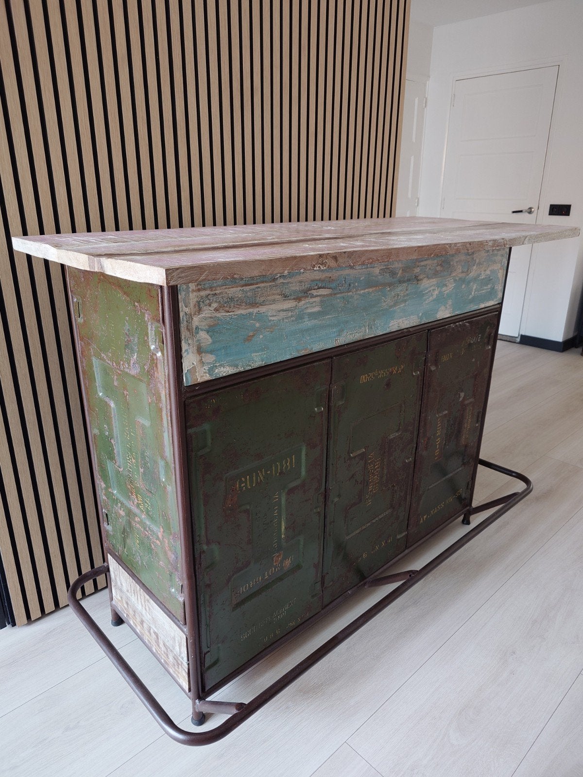 Industriële bar/kast met groene/bruine metalen afwerking, Huis en Inrichting, Barren, Ophalen, Nieuw
