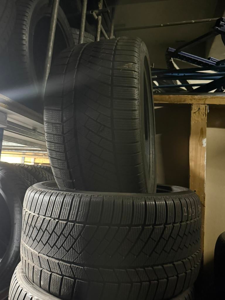 295/35R19 2953519 CONTİNENTAL 7.5mm (inclusief monteren), Gebruikt, 295 mm, Winterbanden, Band(en)