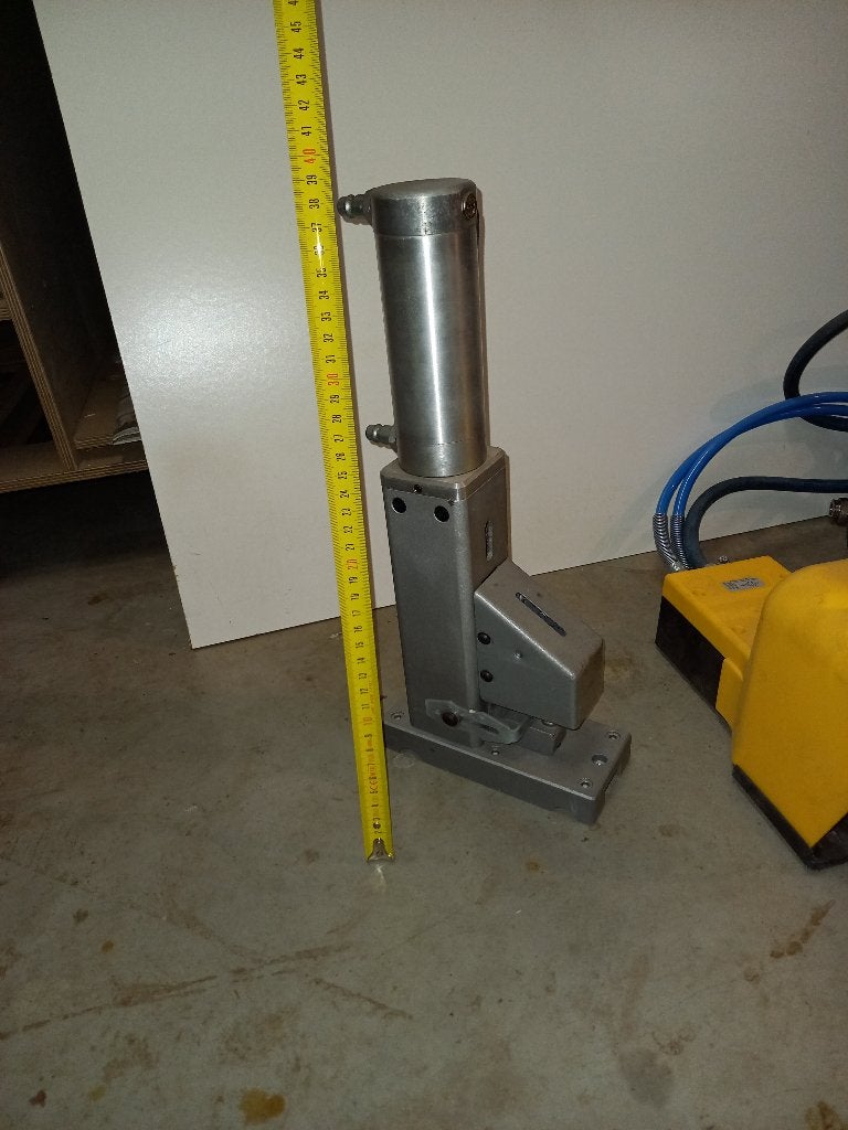 pneumatische ponsmachine, Ophalen, Schiltz, Info@schiltz.be, Nestor Martinstraat, 319