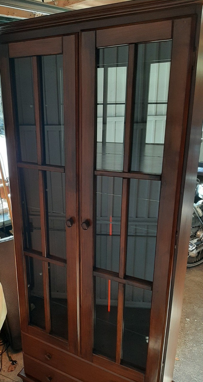 Mooie vitrinekast met verlichting en spiegelwand, Huis en Inrichting, Kasten | Boekenkasten, Ophalen, Glas, 50 tot 100 cm, 150 tot 200 cm