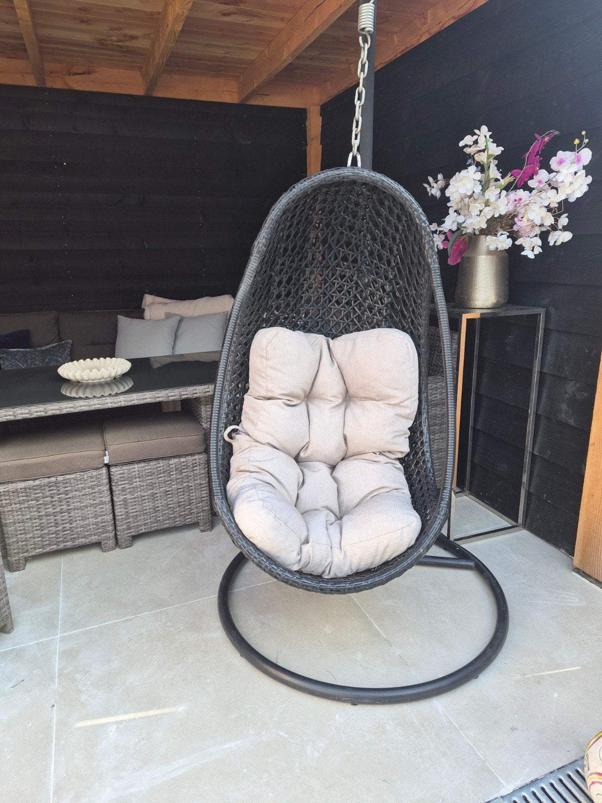 Zwarte Ei Schommelstoel met Beige Kussen, Ophalen, Gebruikt, Wicker, Stoel