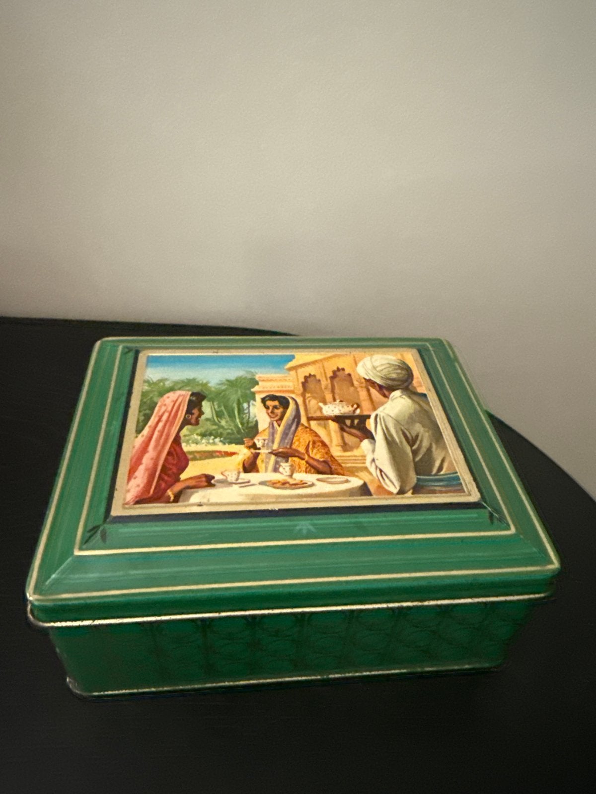 Vintage Massaa Thee Blik - Groen met Oosterse Scène, Verzamelen, Blikken, Ophalen of Verzenden, Gebruikt, Thee, Overige merken