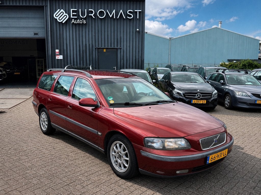 Volvo V70 2.4 Comfort Line Automaat Cruise Apk tot 04-02-202, Auto's, Volvo, Traction-control, 170 pk, 93 €/maand, 750 kg