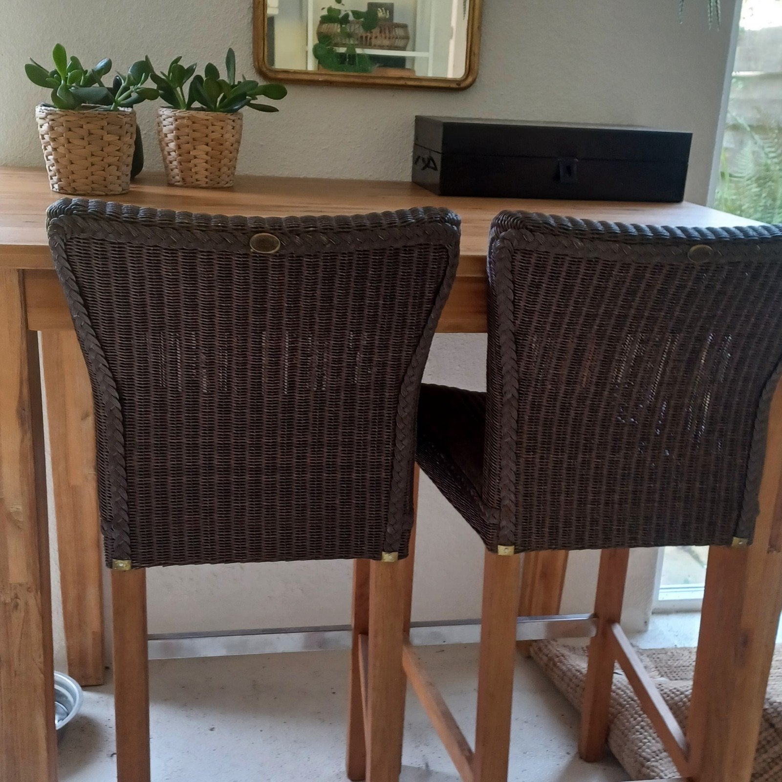 Loom barkrukken riet hout (4 stuks) met bijpassende tafel, Huis en Inrichting, Ophalen, Gebruikt, Hout, 90 cm of meer