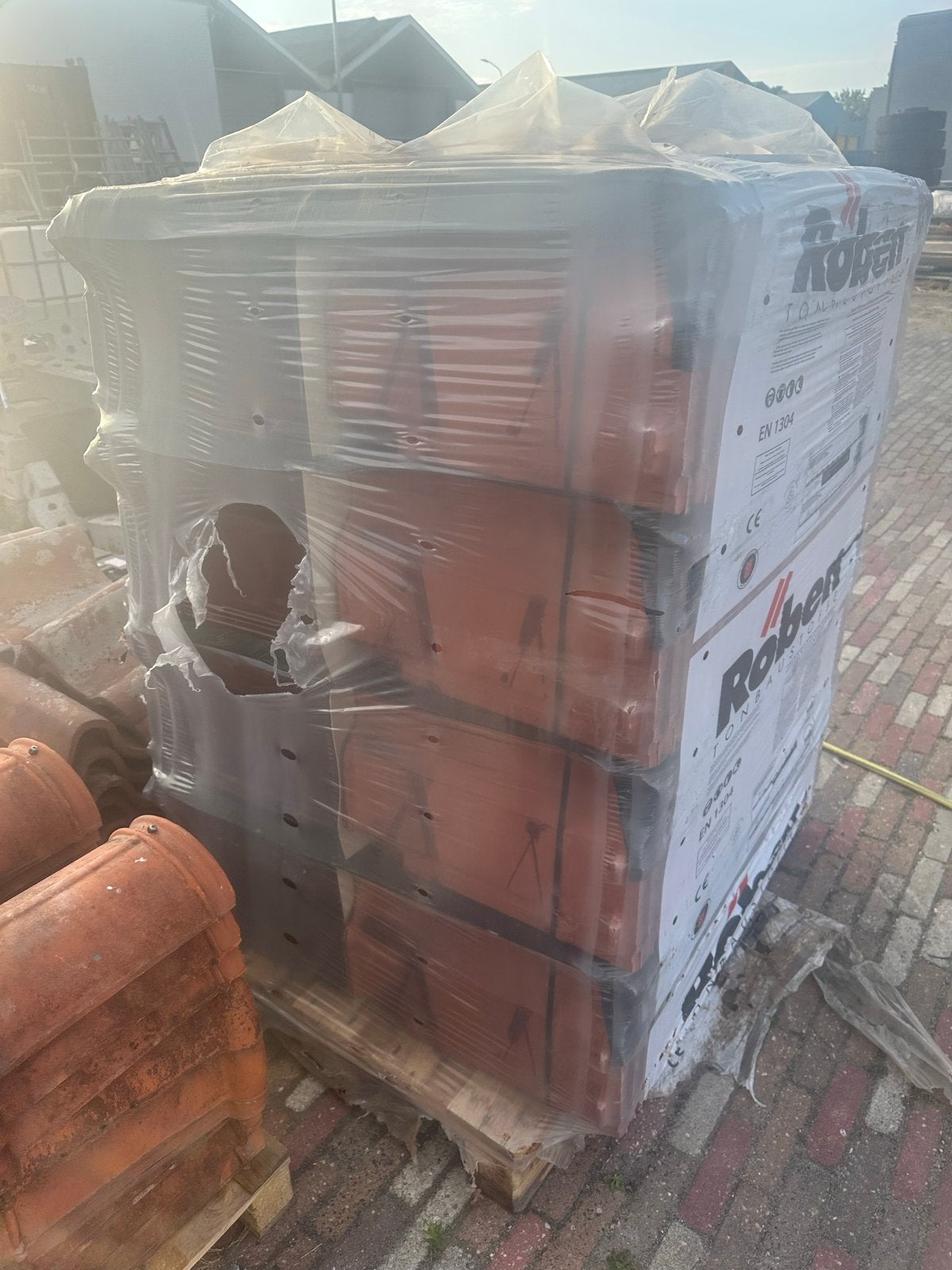 Nieuwe wijnrode Roben Monza Plus dakpannen GF-18, 240 stuks, Ophalen, Steen of Klei, Nieuw, 15 m² of meer
