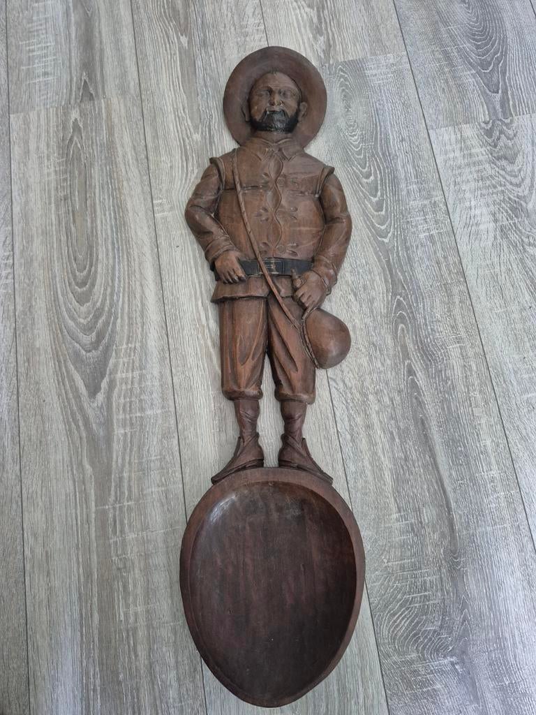 Houten wanddecoratie: Man met hoed en lepel, Antiek en Kunst, Kunst | Beelden en Houtsnijwerken, Ophalen of Verzenden, Handgemaakt