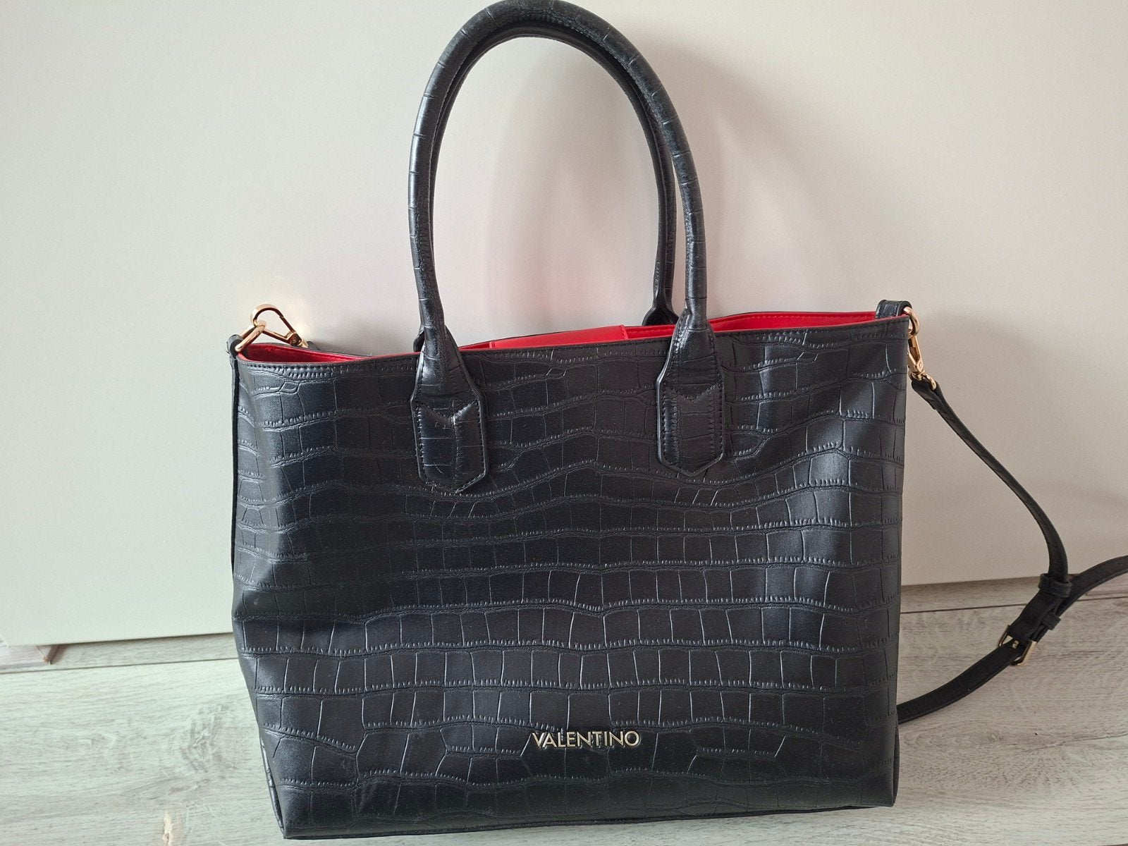 Valentino Bags - tas Juniper zwart met rode voering, Sieraden, Tassen en Uiterlijk, Tassen | Damestassen, Ophalen of Verzenden
