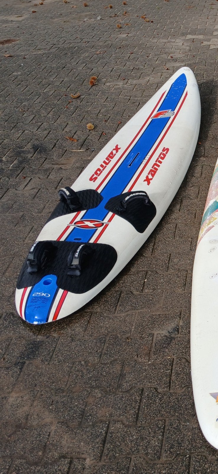 F2 xantos 144 liter + zeilen  7.0 + 5.8   compleet, Watersport en Boten, Windsurfen, Ophalen, Gebruikt, Complete set