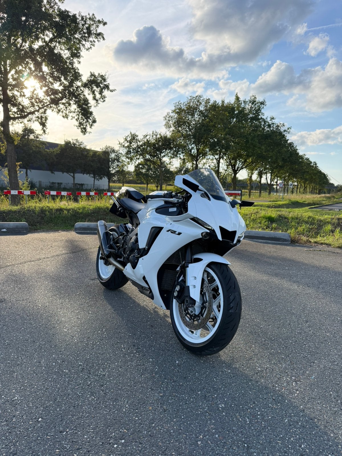Yamaha YZF-R1 Super Sport BJ 2023, Motoren, Motoren | Yamaha, Sportuitlaat, 4 cilinders, Motorrijbewijs A, Gebruikt
