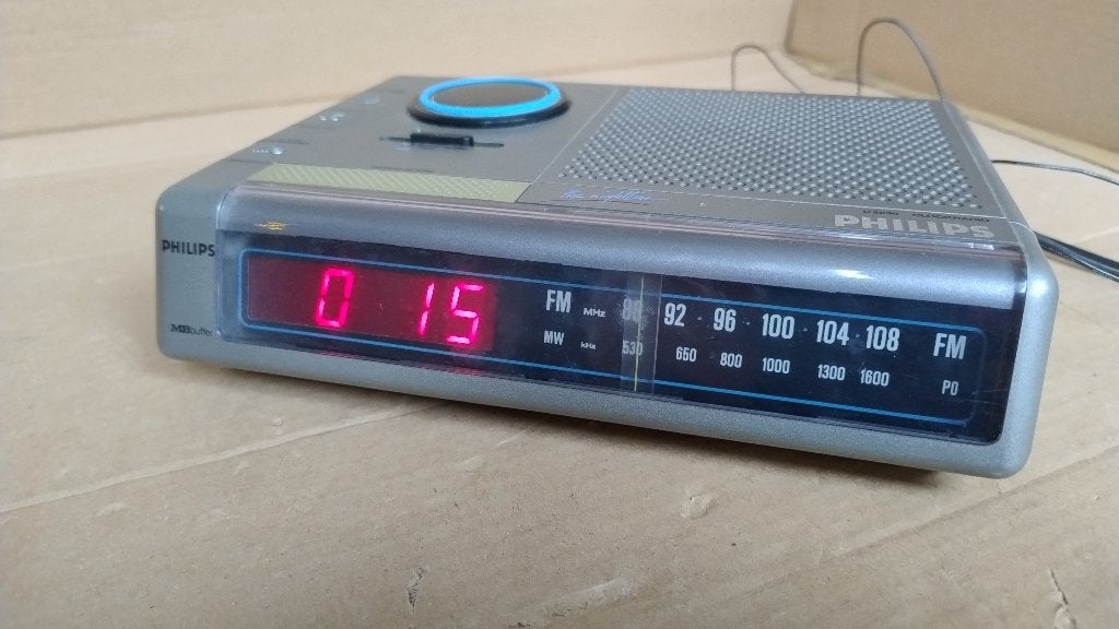 Mooie vintage analoge FM/MW wekkerradio Philips D3630, Ophalen of Verzenden, Gebruikt, Digitaal