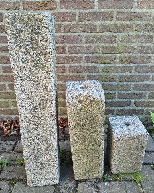 Granieten zuilen waterpartij. 75, 48, 27 cm., Ophalen, Gebruikt, Hardsteen, Waterornament