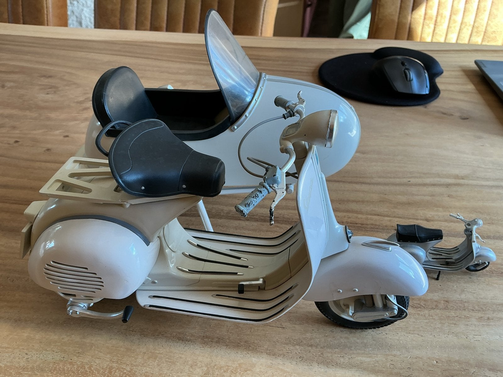 Vespa model met zijspan en kleine Vespa, schaal 1:6/1:8, Ophalen of Verzenden, Gebruikt, Overige typen