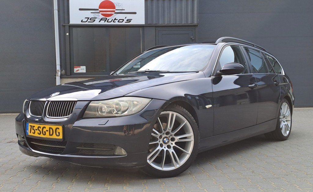 Bmw 3-SERIE 325I Touring/Automaat/Xenon/Leder/Navi/193M 18'/, Auto's, Automaat, Gebruikt, 2497 cc, Blauw