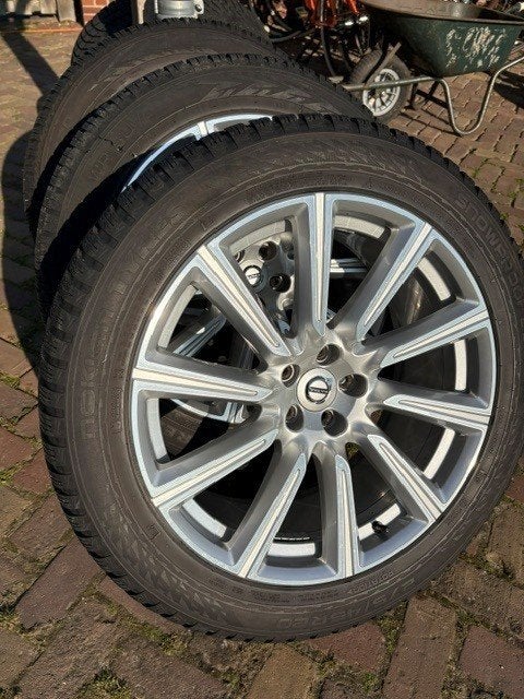 Volvo XC90 Winterset 20”  & Sneeuwkettingen  & Dakdragers, Ophalen, Gebruikt, 275 mm, Banden en Velgen