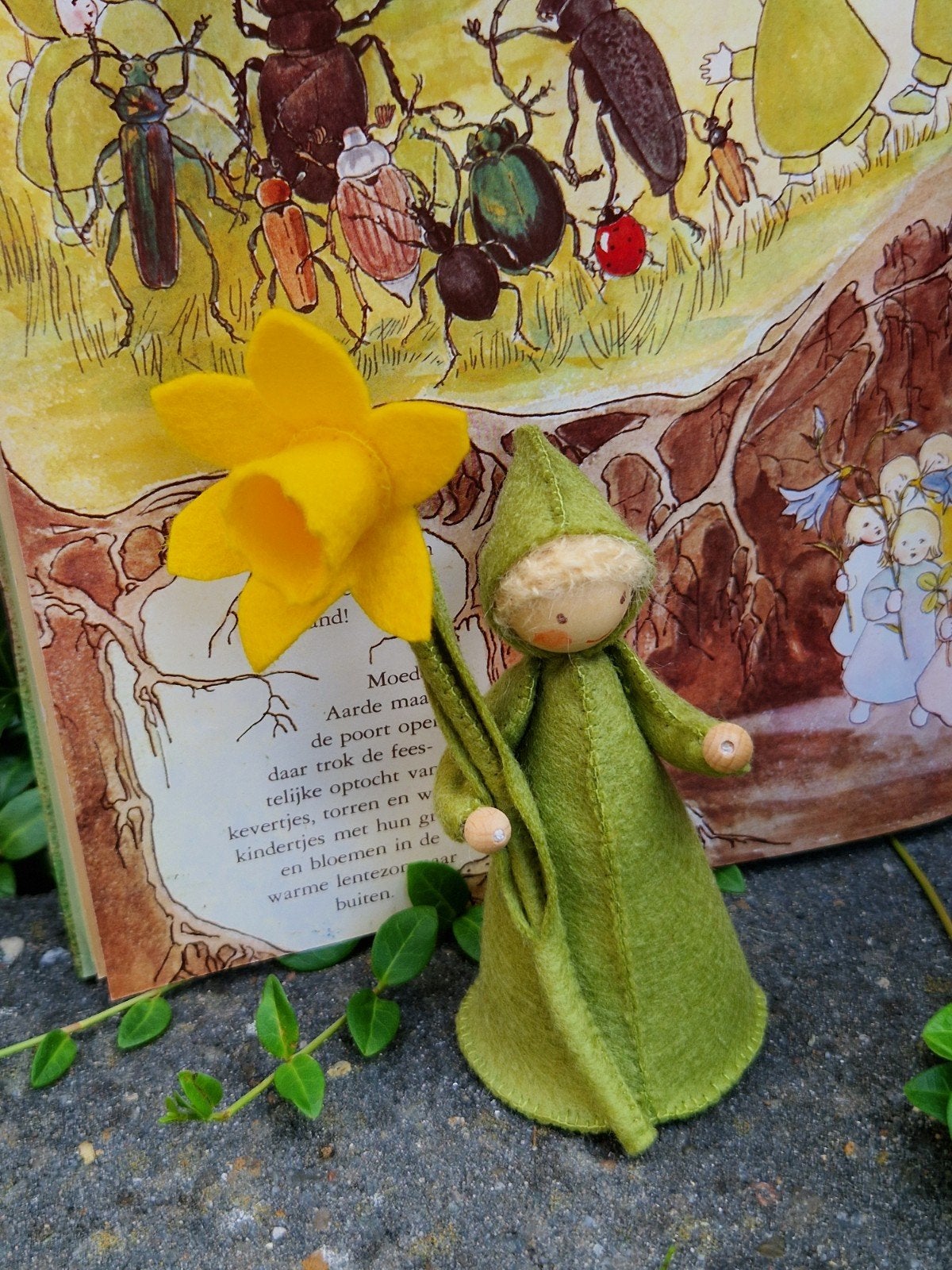 Voor de seizoenstafel, bloemenkindje narcis, wolvilt, Ophalen of Verzenden, Nieuw, Figuurtje(s), Wolvilt