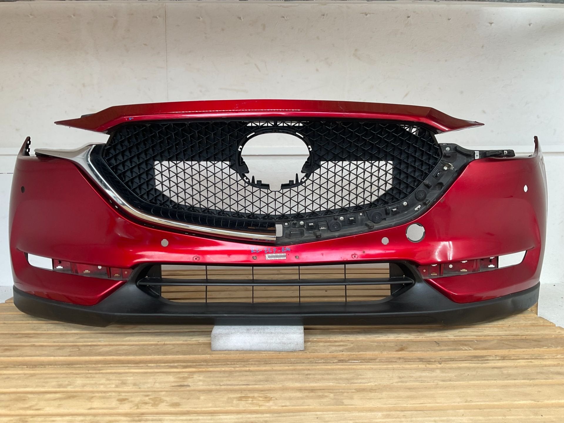 Bumper MAZDA CX5 II KB8A-50031 Voorbumper Grill R2-227-RM, Gebruikt, Shinchi, Fuchu-Cho 3-1
730-8670  Hiroshima, Voor, Mazda Motor Corporation