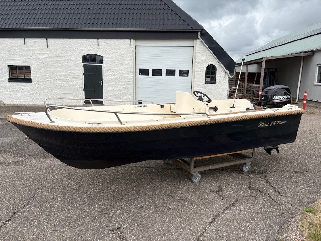 Rhea 430 classic console / sloep boot incl Mercury 25 pk, Watersport en Boten, Vis- en Consoleboten, Ophalen, Gebruikt, Viertaktmotor