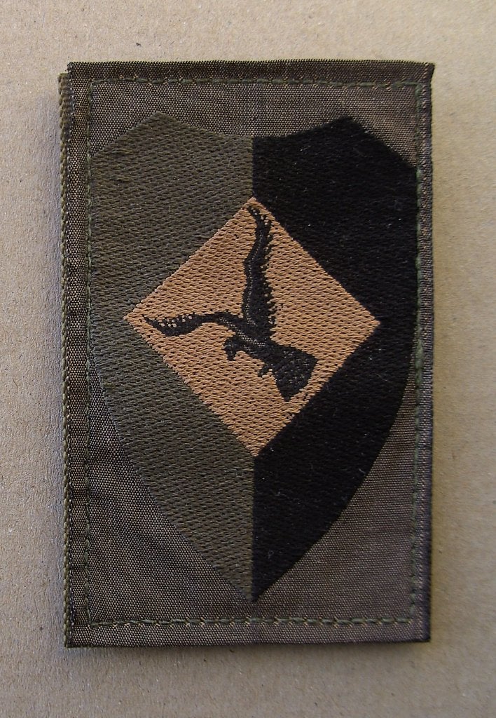1e model gvt embleem  -  luchtmobiele brigade, Ophalen of Verzenden, Landmacht, Nederland, Embleem of Badge