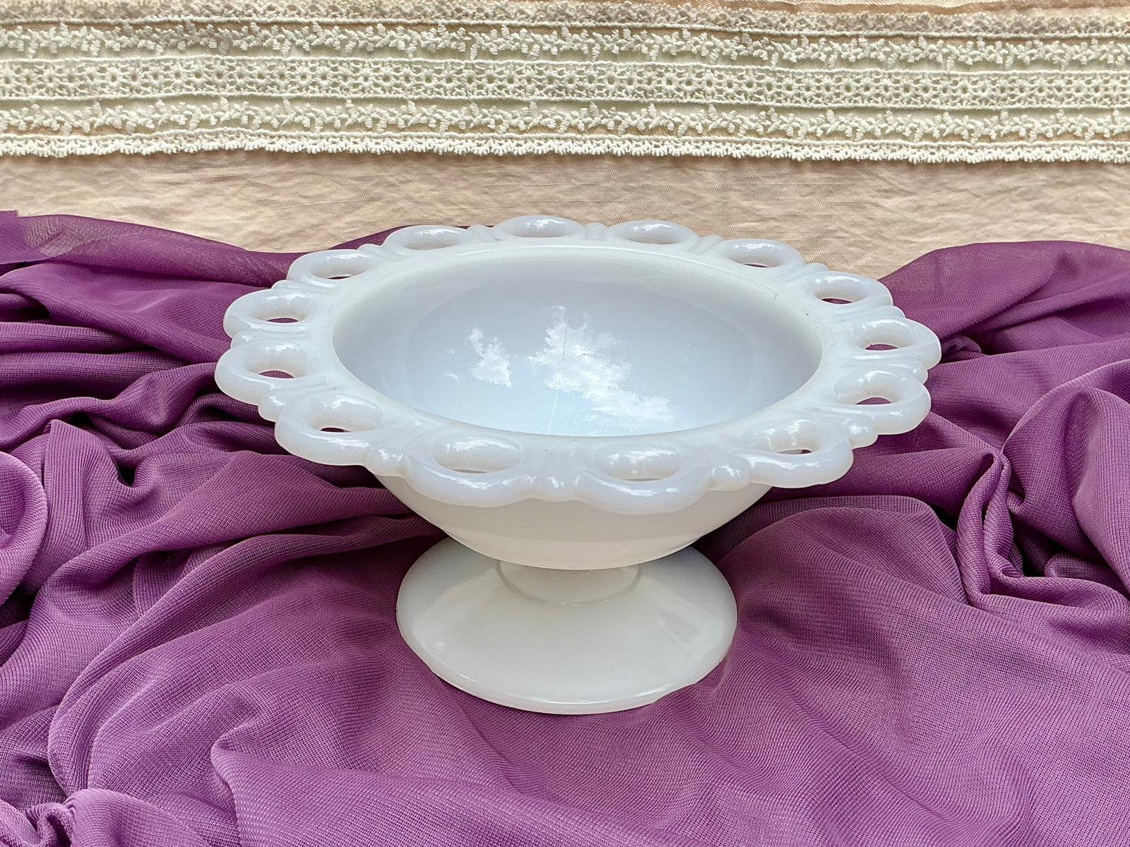 Vintage opaline glazen schaaltje op voet, Ophalen of Verzenden