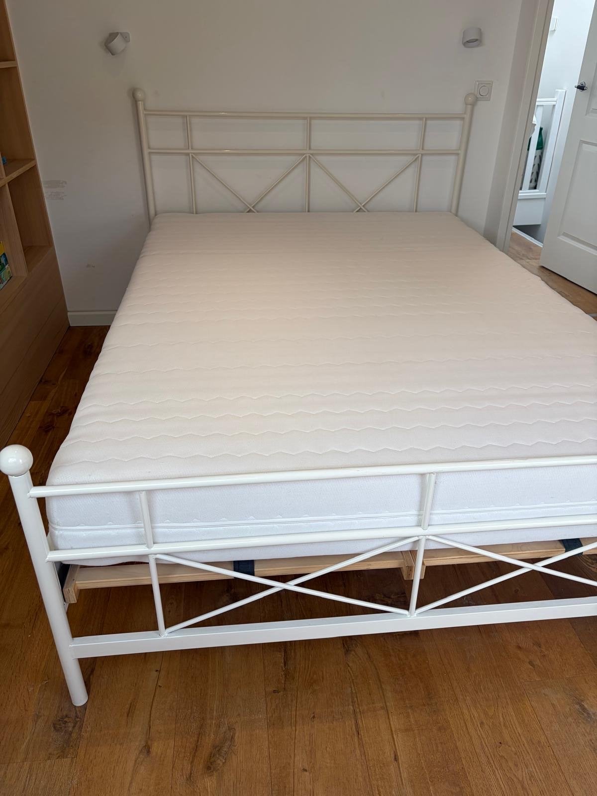 White Metal Bed Frame + Foam Mattress – 140x200cm, Ophalen, Gebruikt, Wit, Tweepersoons