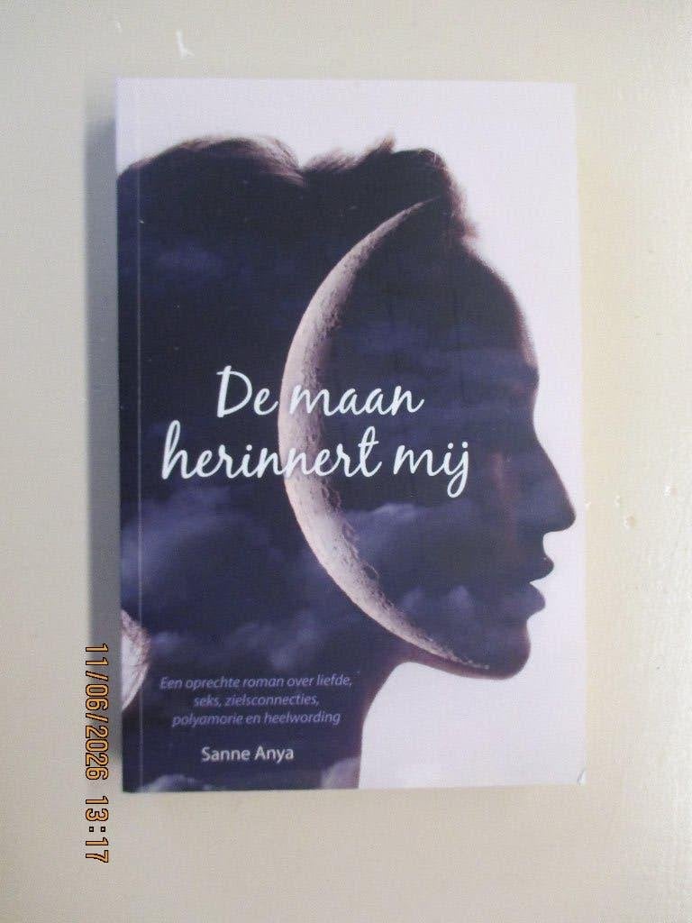 Sanne Anya - De maan herinnert mij, Boeken, Ophalen of Verzenden, Nieuw