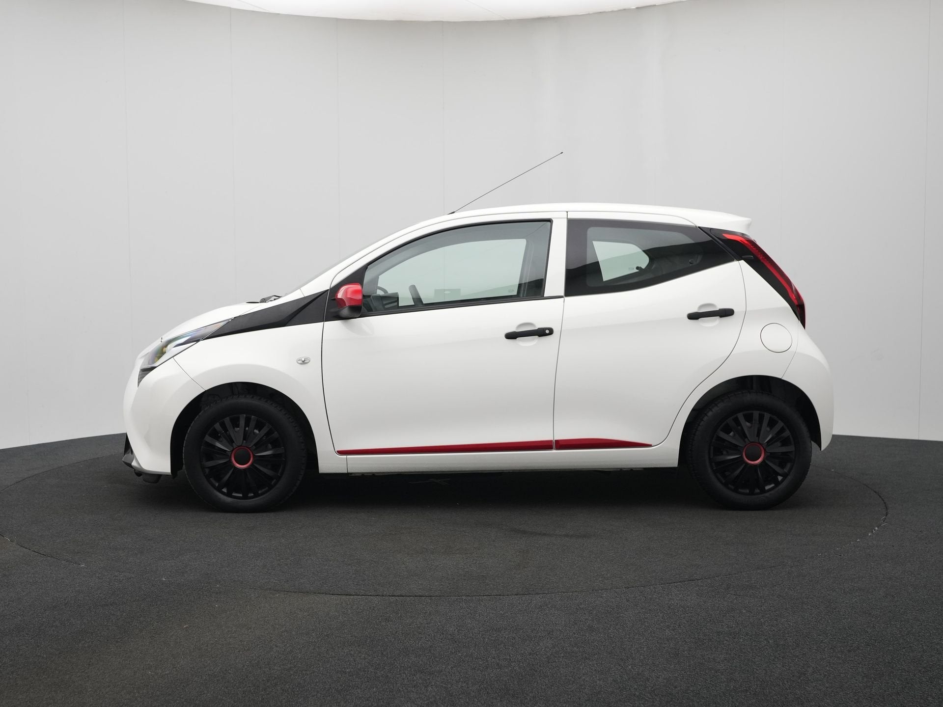 Toyota Aygo 1.0 VVT-i x-fun | NL Auto | Dealer Onderhouden |, Voorwielaandrijving, 12 maanden, Stof, Gebruikt