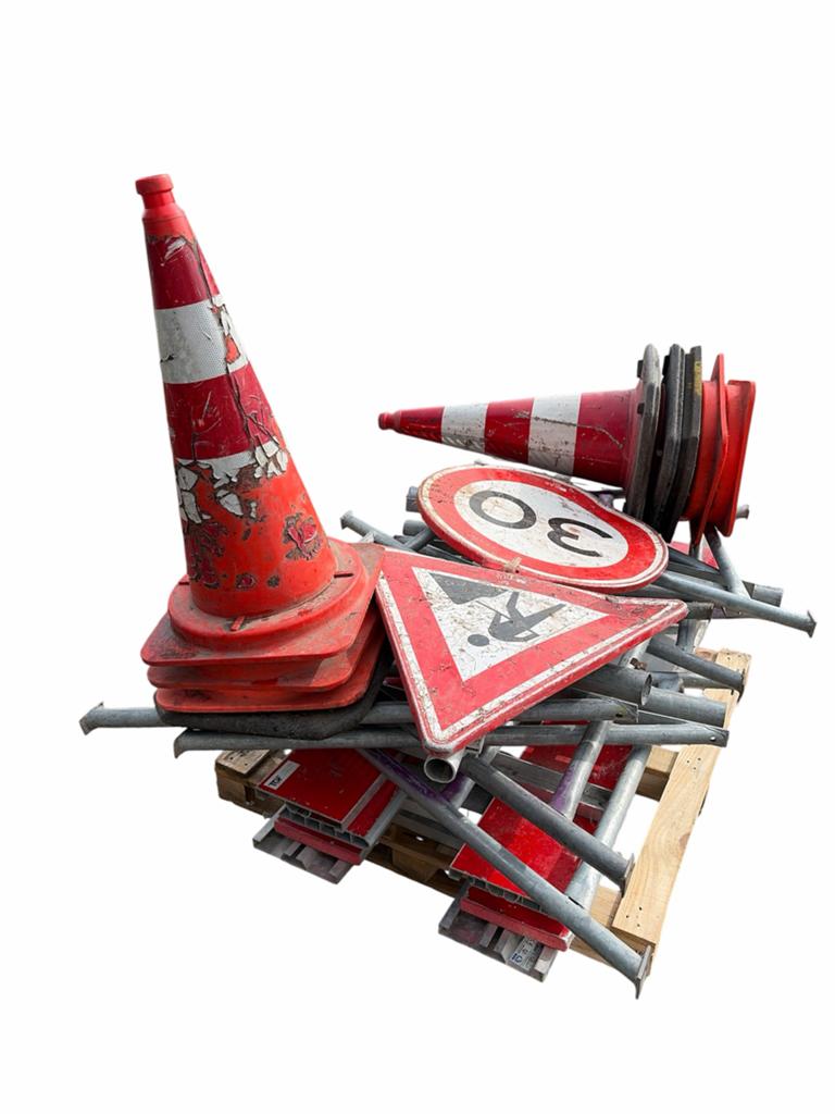 Verkeerskegels en verkeersborden - Gebruikt, Ophalen of Verzenden