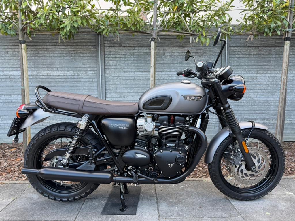 Triumph Bonneville T120 Black / 2017 / 9100KM /, 2 cilinders, Occasion, Bedrijf, Meer dan 35 kW