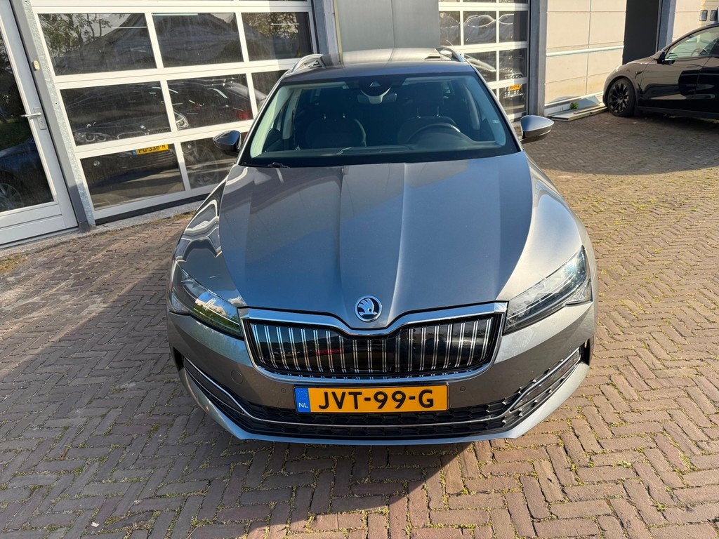 Skoda Superb Combi 1.4 TSI iV Business Edition Plus | Pano, Auto's, Skoda, Stof, Gebruikt, Plug-in hybride, 1668 kg