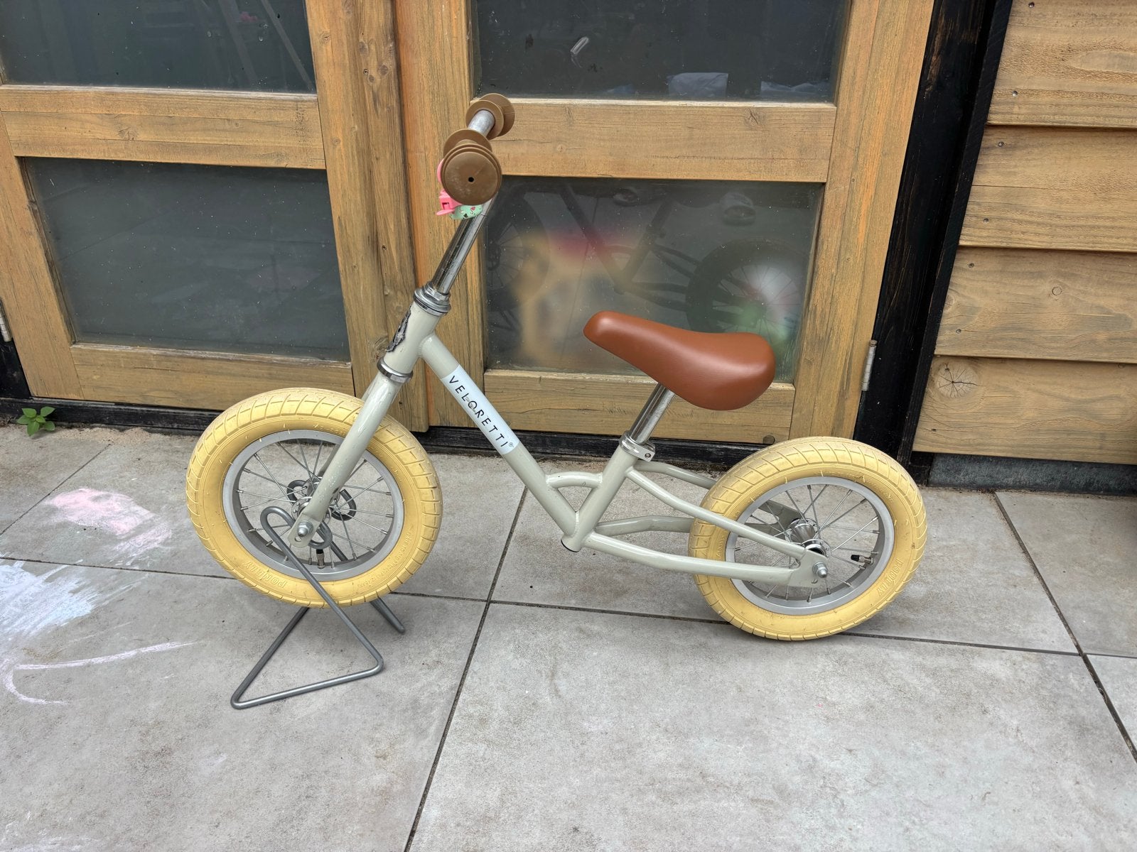 Veloretti loopfiets - Lichtgrijs met bruin zadel, Ophalen, Gebruikt, Minder dan 16 inch